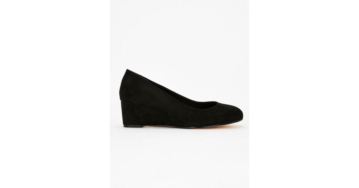 black low wedge shoes