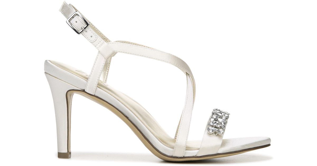 famous footwear naturalizer sandals