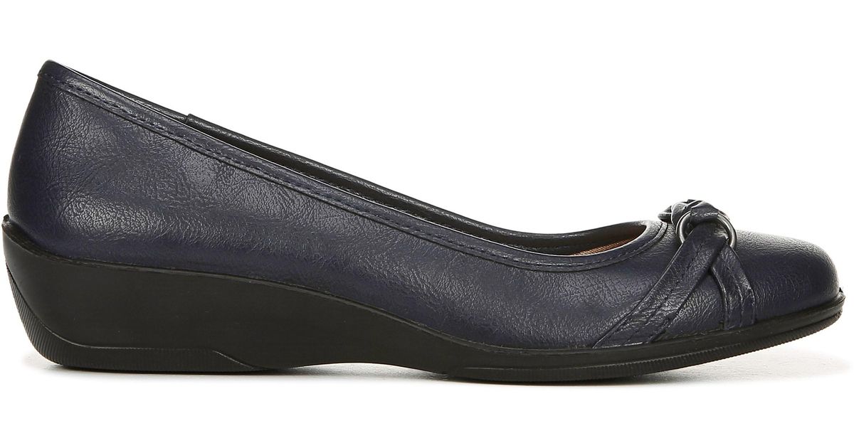 flat lifestride shoes