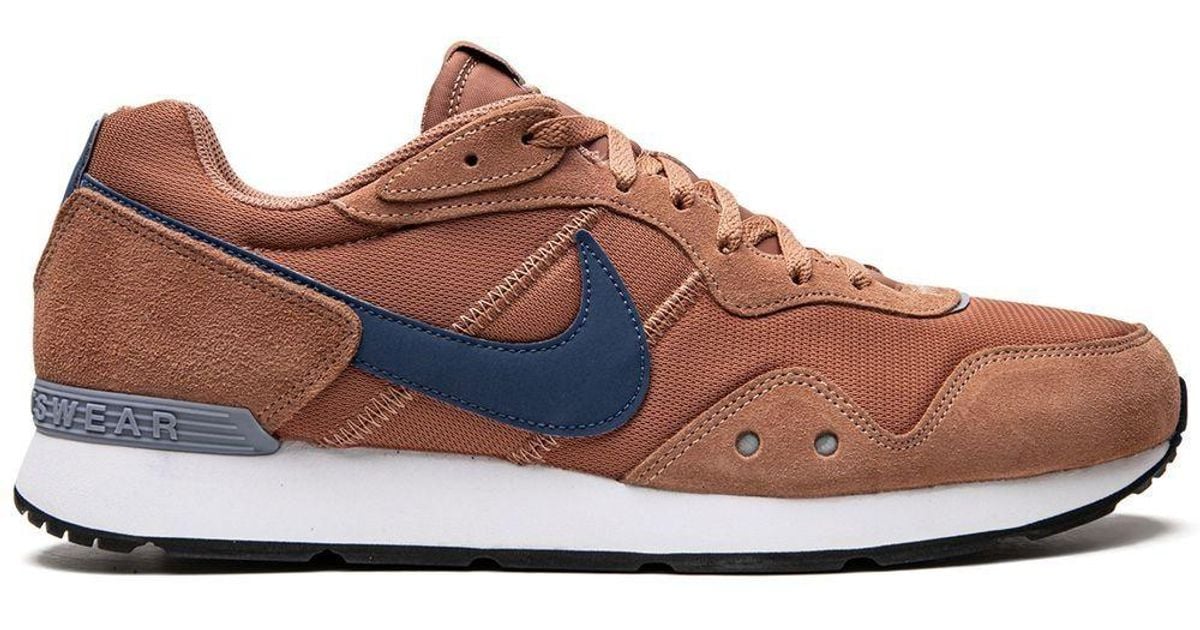 Nike Leather Venture Runner Sneakers in Brown for Men | Lyst
