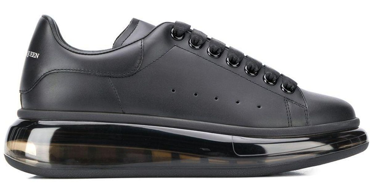 Alexander McQueen Leer Vetersneakers Met Doorzichtige Zool in het Zwart -  Lyst