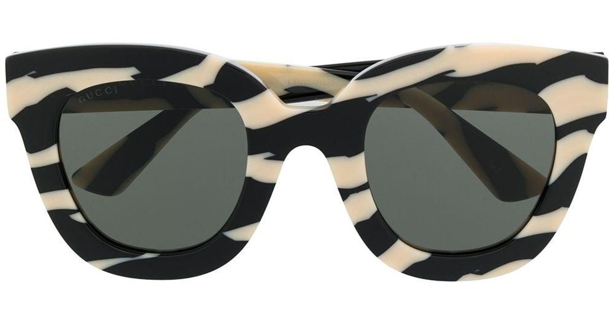Gucci New limited edition Zebra Black and Cream Patterned oversized sunglasses. Gucci Acetate Zebra GG0722S Detachable Charm Oversized Frame  main image 3