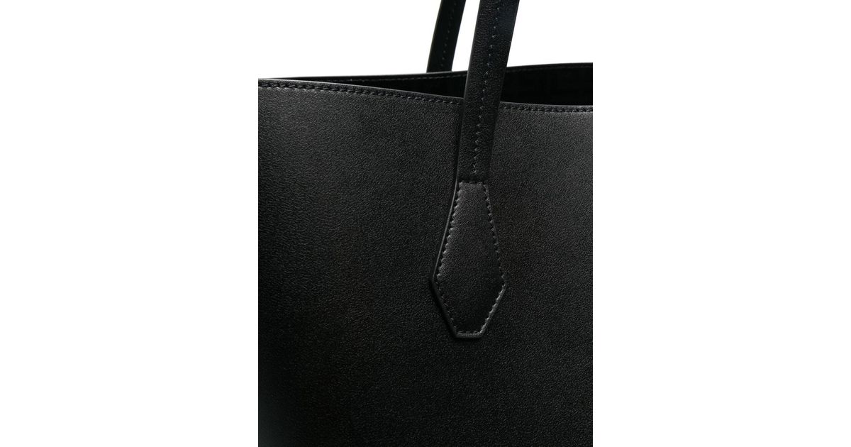 Givenchy レザー エンボスロゴ レザートートバッグ カラー: ブラック 