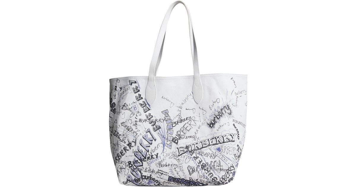 Burberry Cotton The Large Reversible Doodle Tote in White - Lyst
