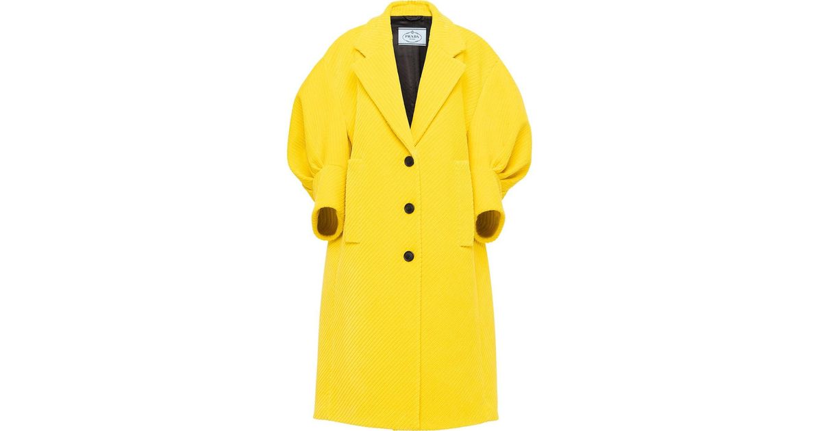 Cappotto con maniche a palloncinoPrada in Velluto a coste di colore Giallo  | Lyst