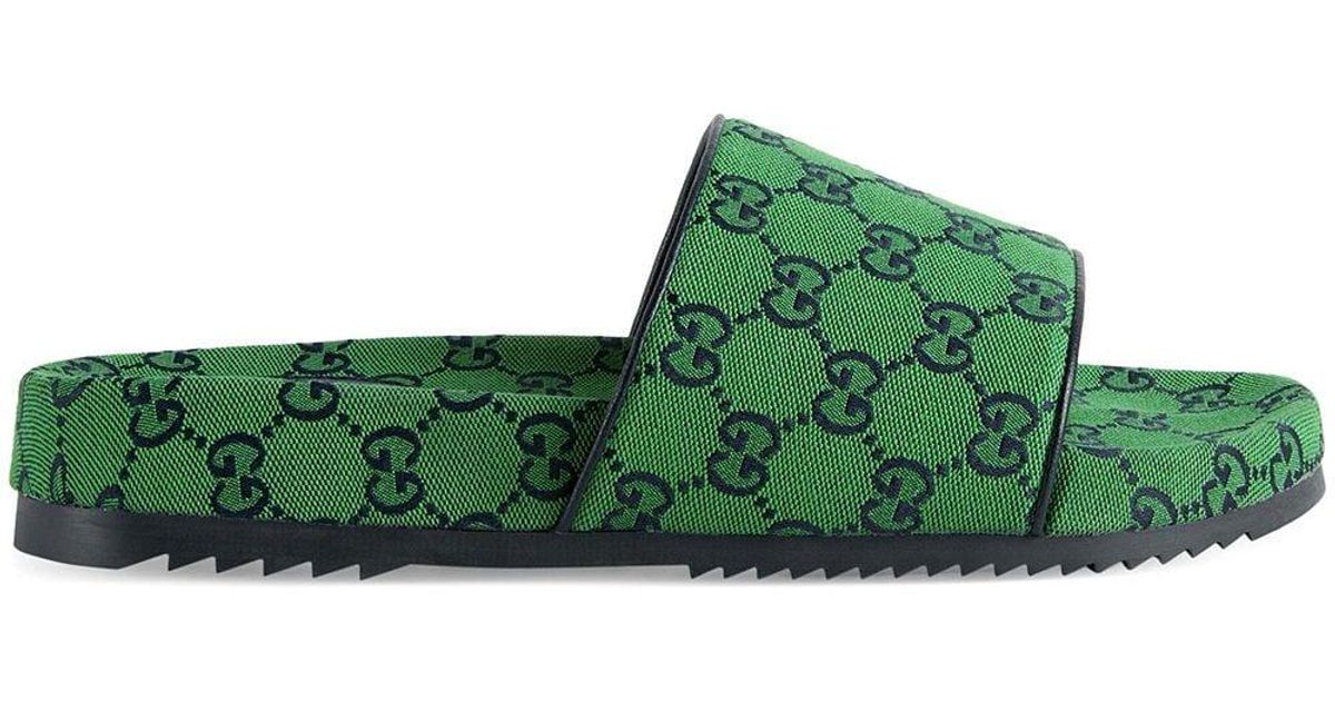 Claquettes à motif GG Supreme Gucci pour homme en coloris Vert | Lyst