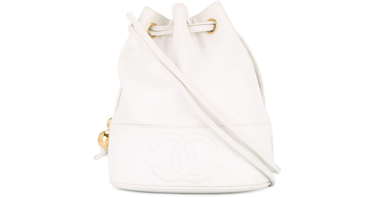 Chanel Pre-Owned Logos Bucket Bag in White