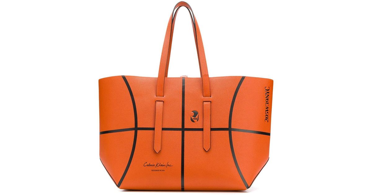 CALVIN KLEIN 205W39NYC Leather Basketball Ball Tote Bag in Orange | Lyst