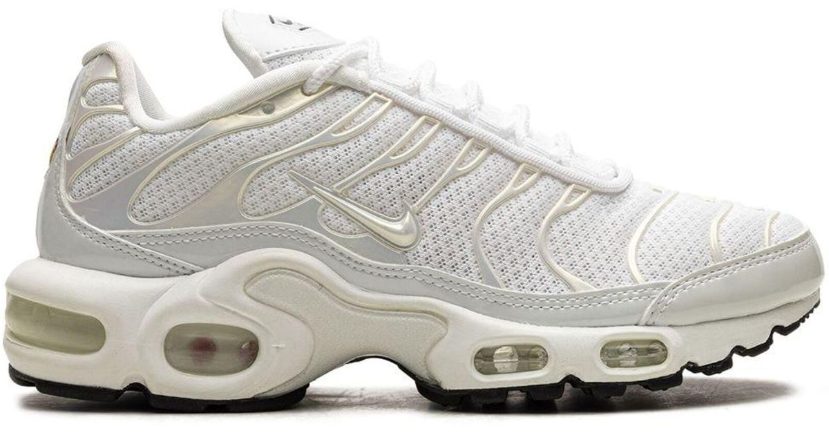max white sneakers