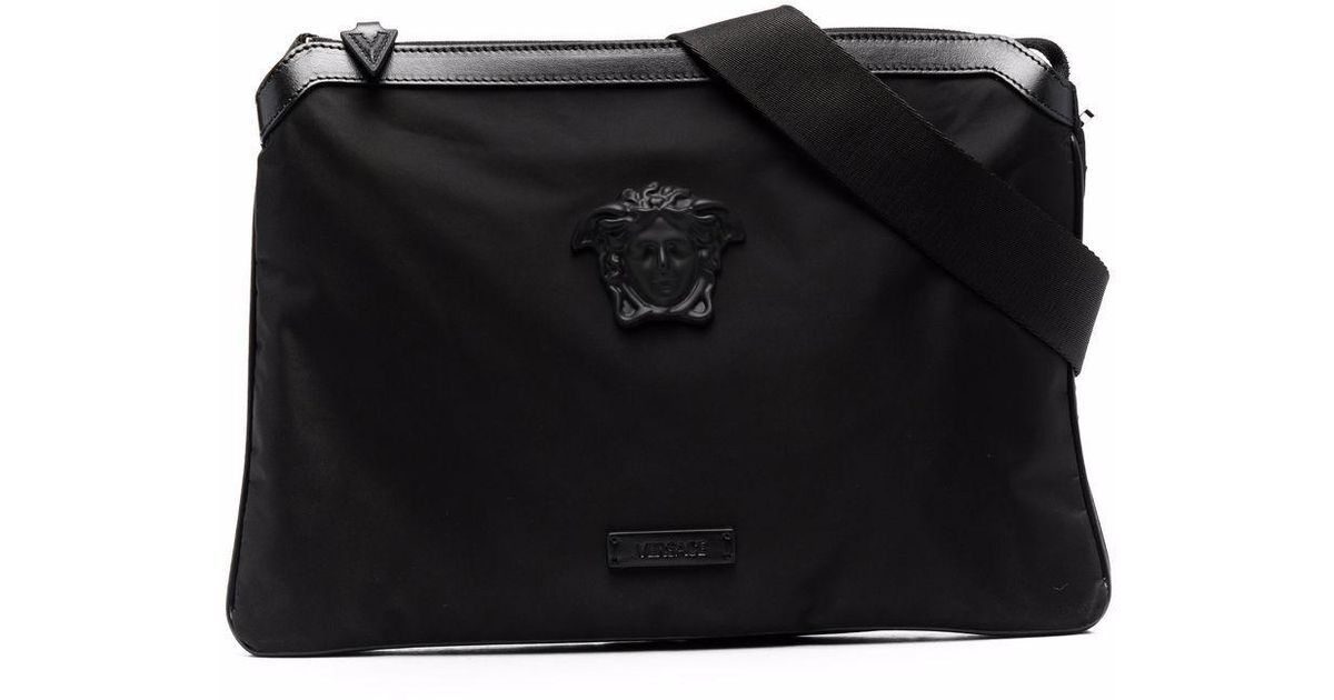 Versace Leer Medusa Crossbody Laptoptas in het Zwart voor heren Lyst NL
