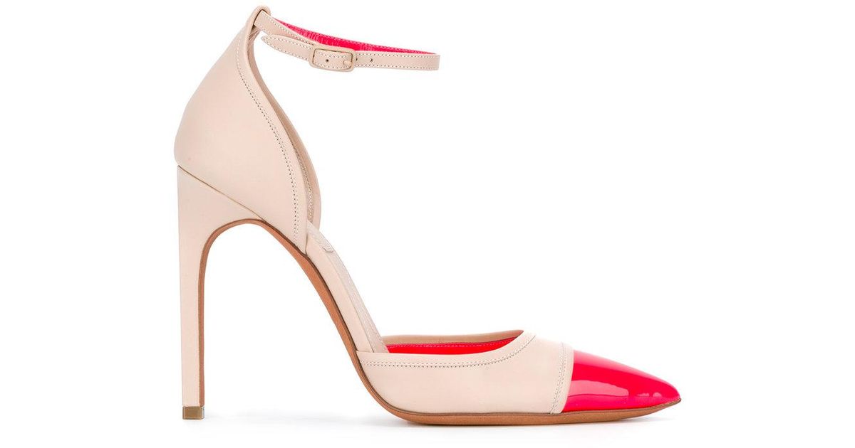 contrast toe pumps