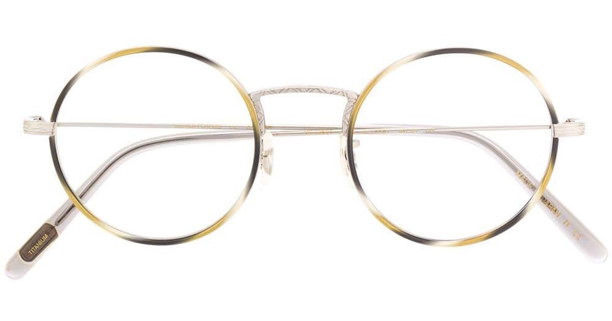 Oma mit brille