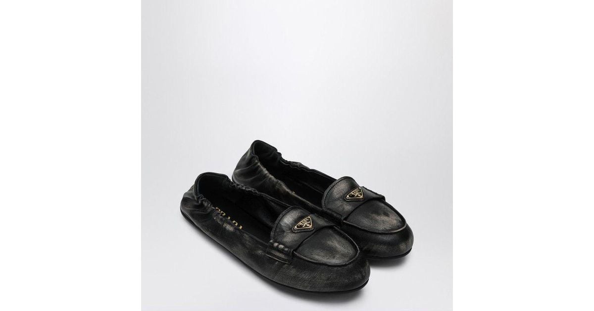 シューズ・サンダルその他 Prada Black moccasin in vintage-effect nappa leather Prada Vintage Effect Nappa Leather Moccasins For in Black | Lyst
