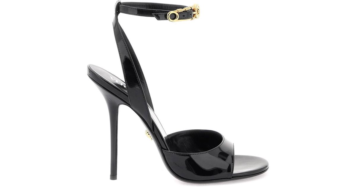 サンダル・ミュール VERSACE 'safety pin' patent leather sandals 1003205 D2VE Giày Nữ Versace Safety Pin Patent Sandals 'Black' 1003205