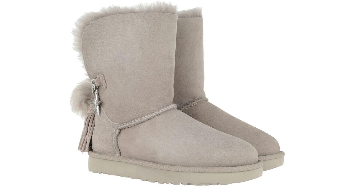 ugg w classic charm boot