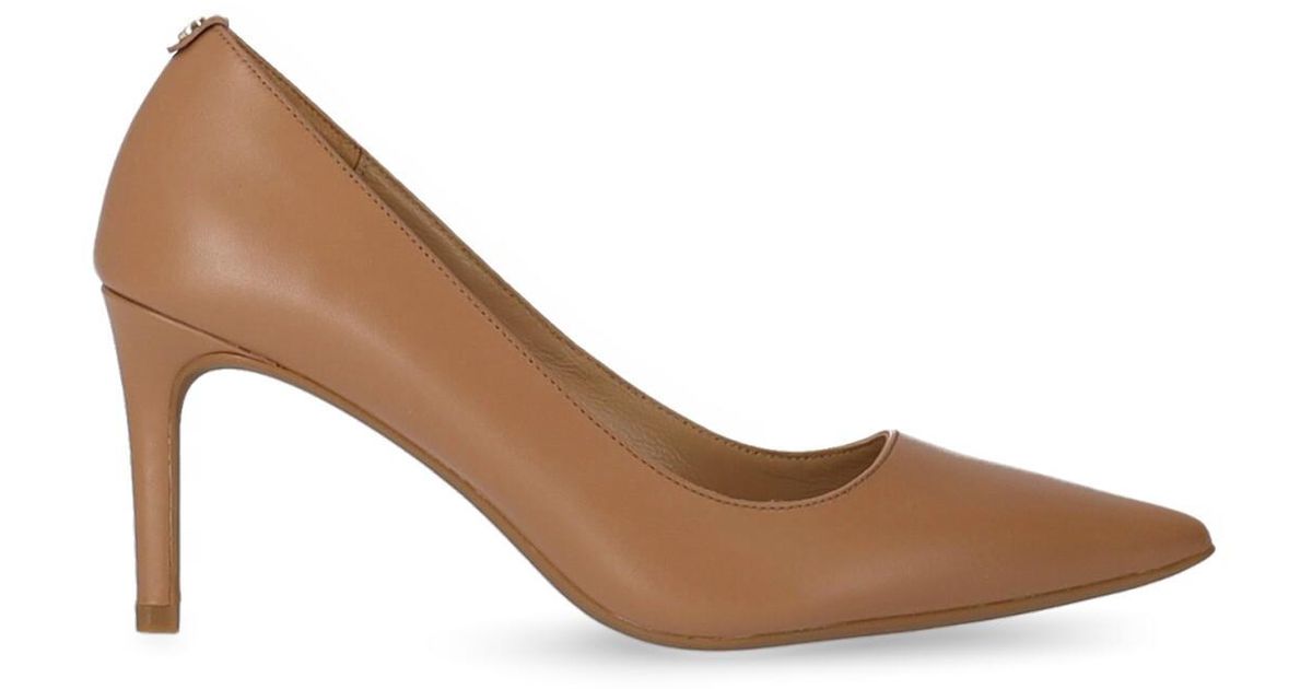 Michael Kors Alina Camel Pump in het Bruin Lyst NL