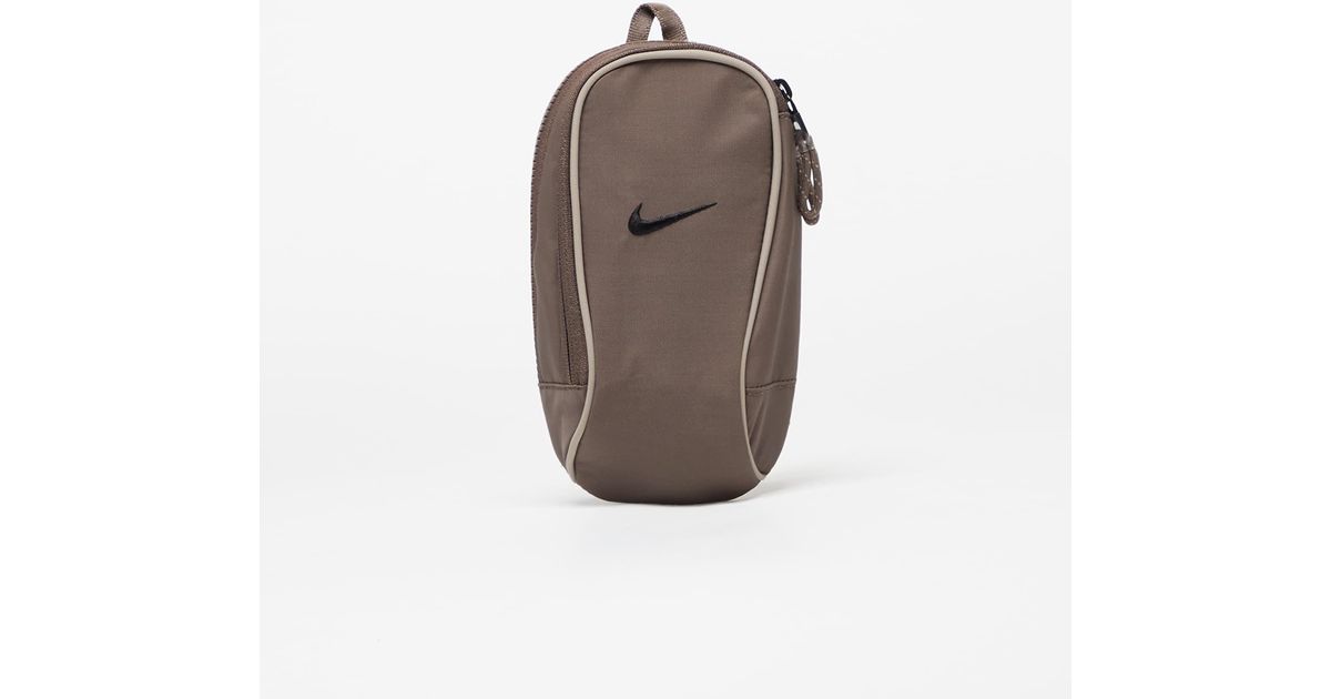 Nike Sportswear Essentials Crossbody Bag Ironstone/ Ironstone/ Black in  Braun | Lyst AT