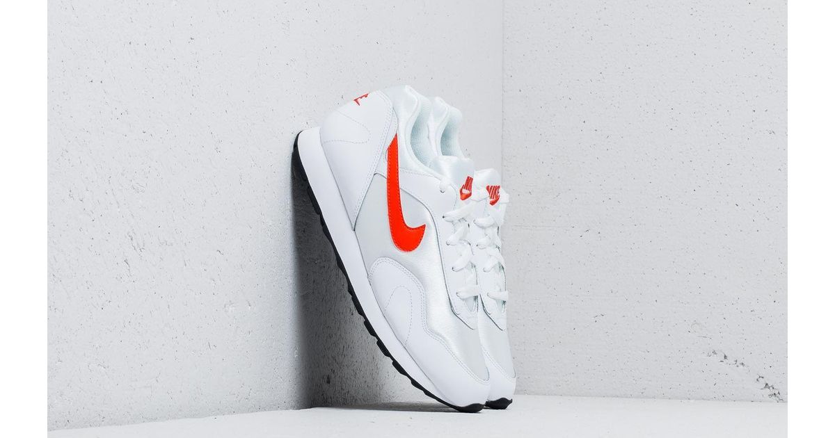 nike wmns outburst