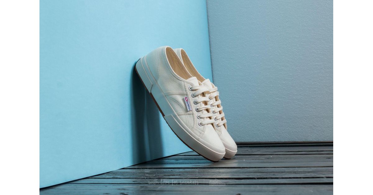 superga ecru 2750