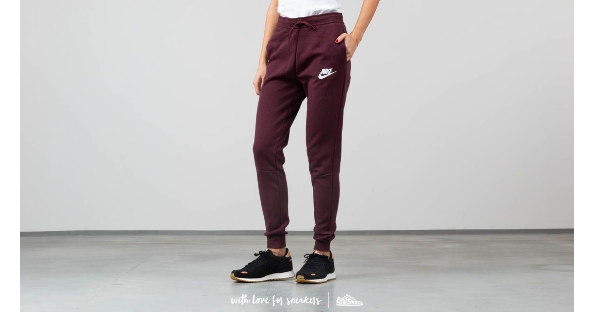 burgundy nike sweatpants