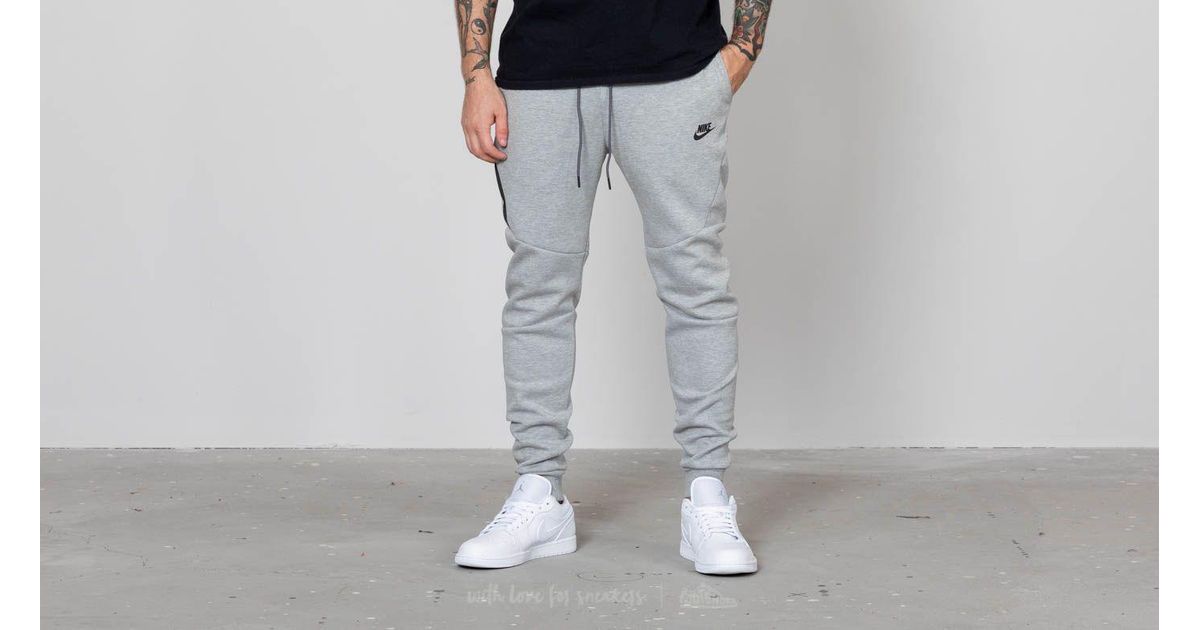 nike tech fleece joggers grey