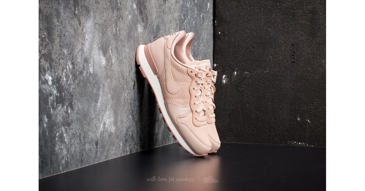 nike internationalist particle beige