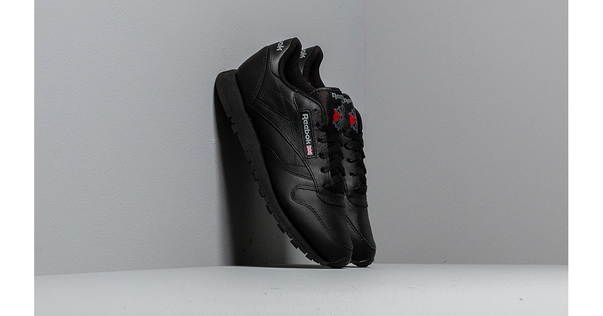 black reebok classic outfit