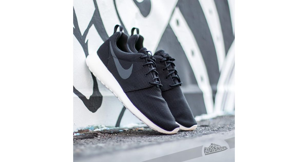 nike roshe one black anthracite sail