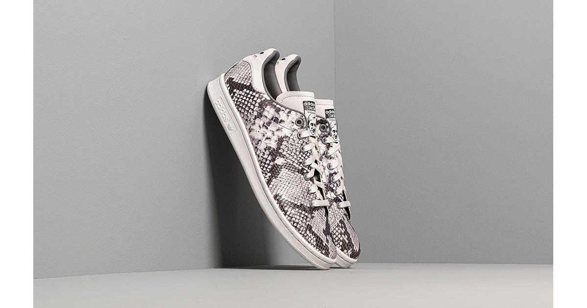 stan smith grey four