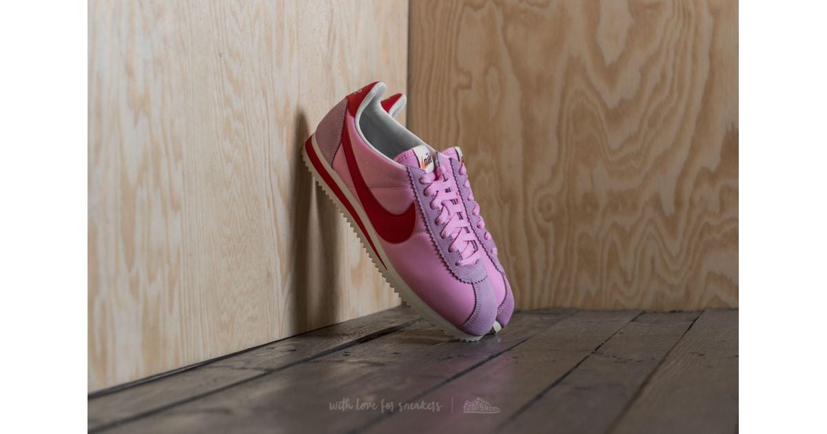 nike--Wmns-Classic-Cortez- nike--Wmns-Classic-Cortez-
