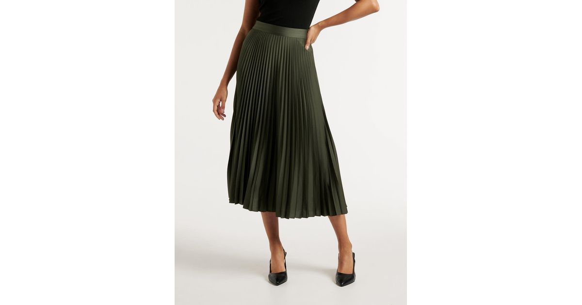 Forever New Ester Satin Pleated Skirt in Green | Lyst UK