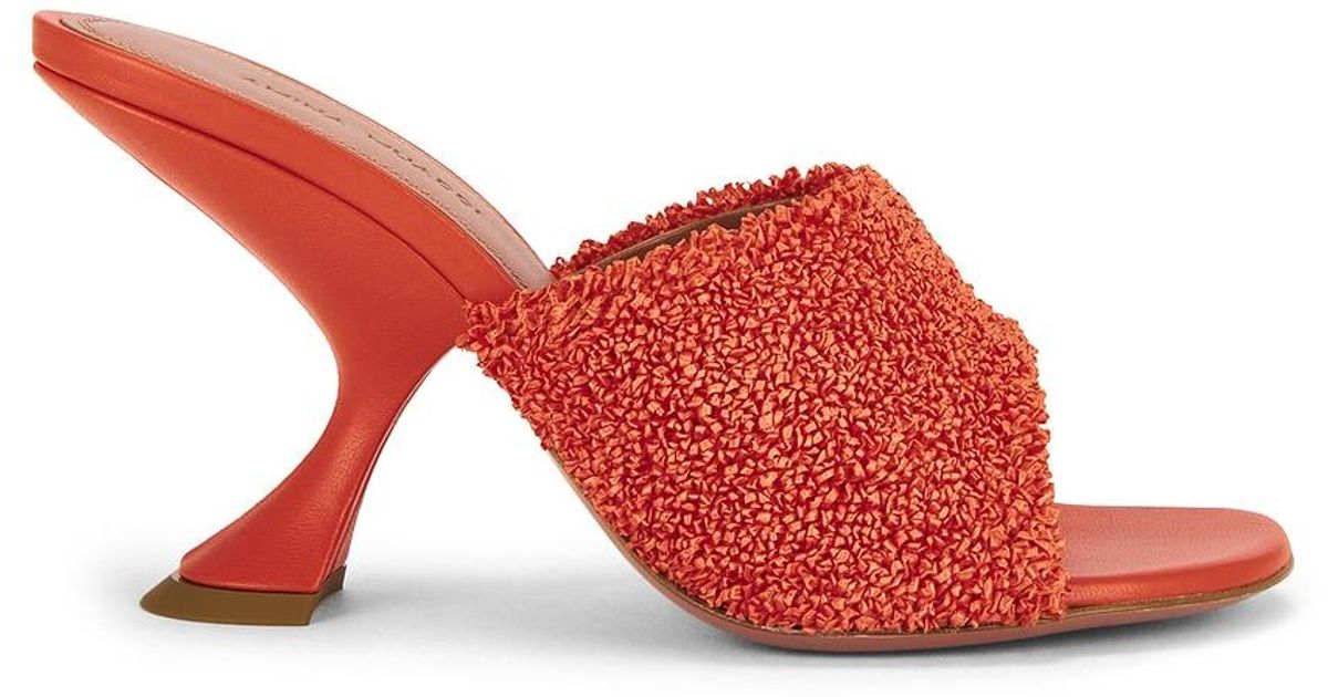Tailor Rafia AMINA MUADDI Taylor Raffia 90 Slipper in Red | Lyst
