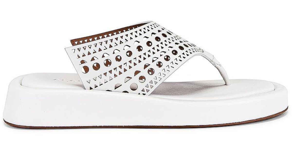 Alaïa Leather Vienne Thong Platform Sandals in White | Lyst UK