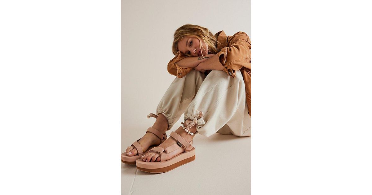 Teva Flatform Universal (Maple Sugar/Lion) Sandals in Brown Lyst UK