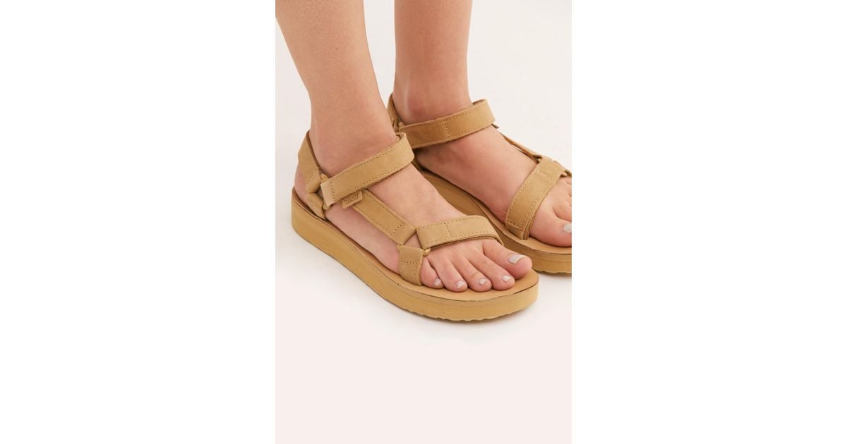 teva desert sand