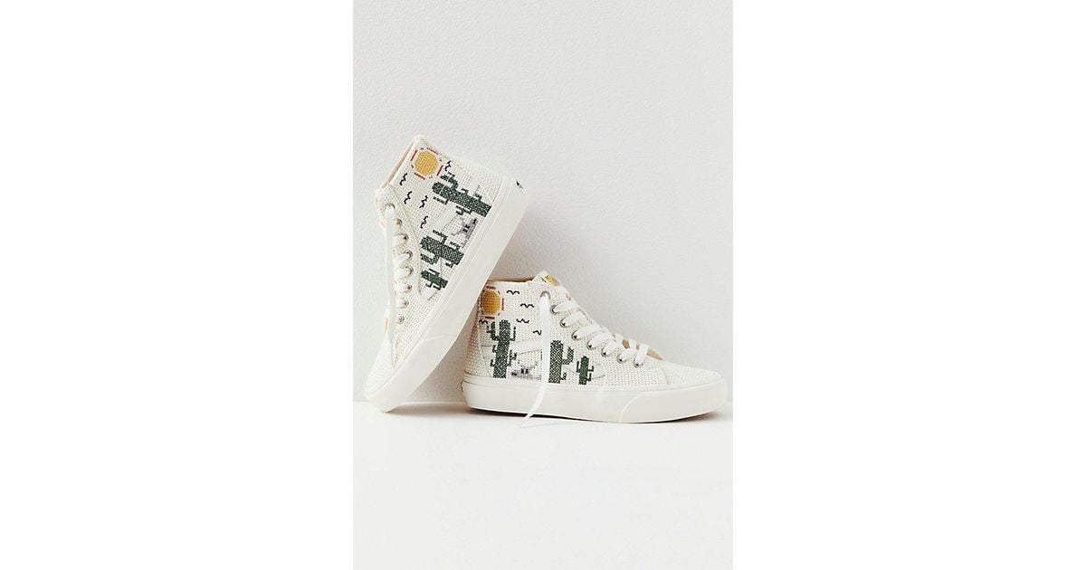 White high top online vans on people