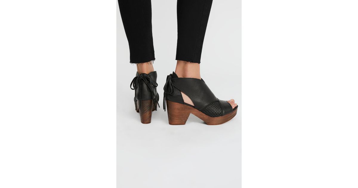 Revolver clog shop
