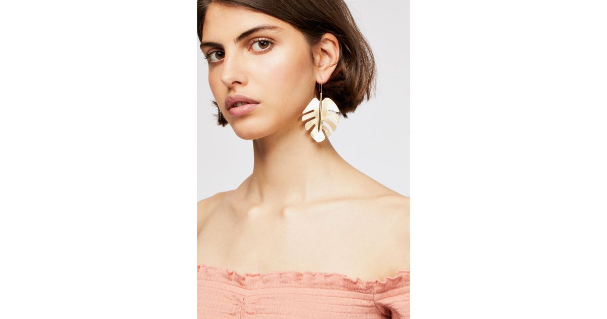 Lyst Free People Palm Leaf Single Earring By Zhuu In Metallic