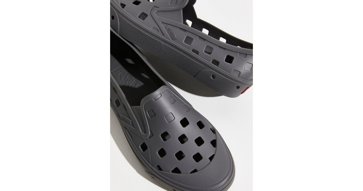 vans trek rubber slip on
