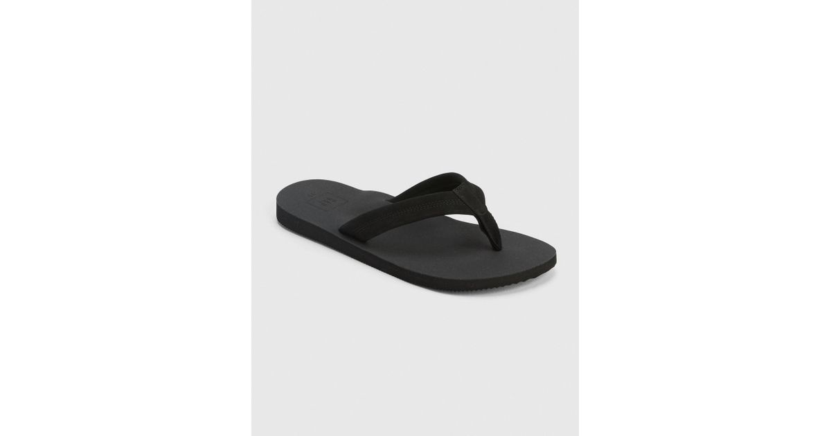 gap black flip flops