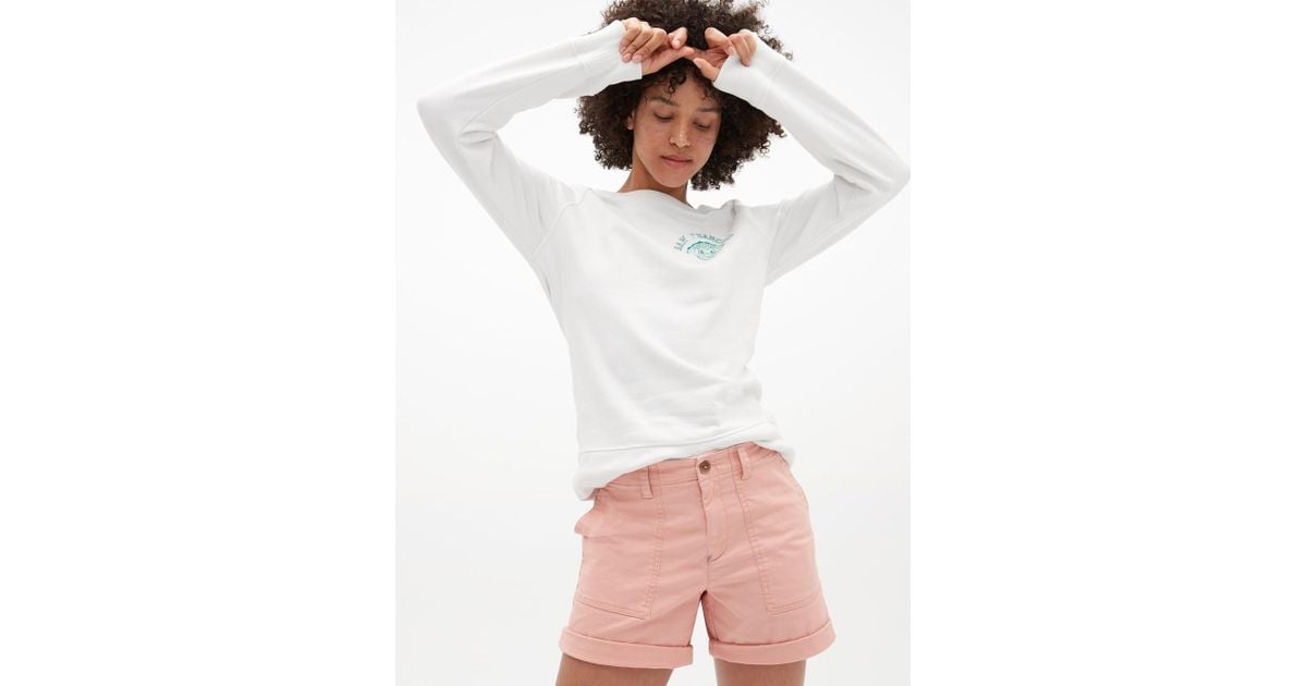 gap girlfriend khaki shorts