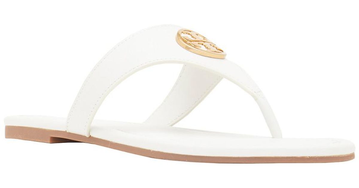 Tory Burch Benton Leather Flat Thong Sandal in Ivory/Gold (White 