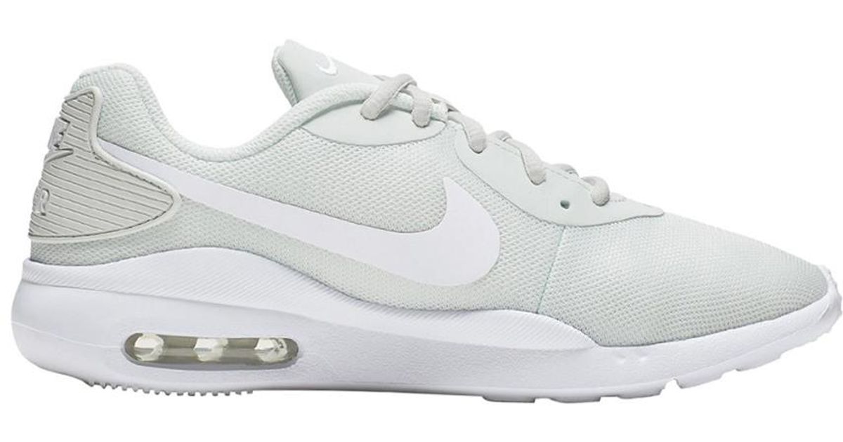 nike air max oketo outfit