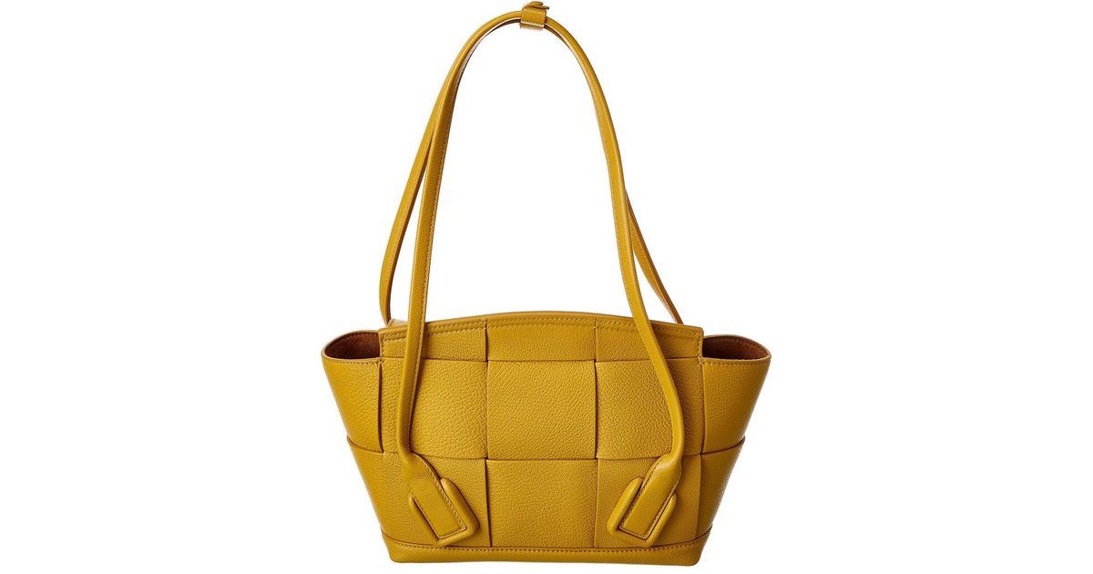 bottega veneta medium arco tote