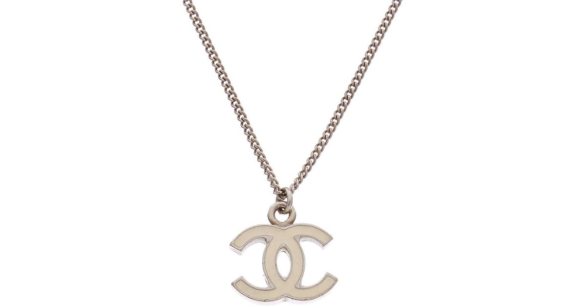 Chanel Silver-tone & Cream Enamel Cc Necklace in Metallic | Lyst