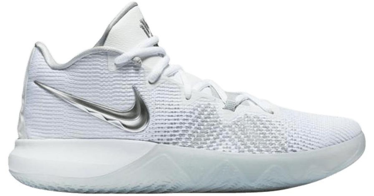 nike men's kyrie flytrap basketball shoes white