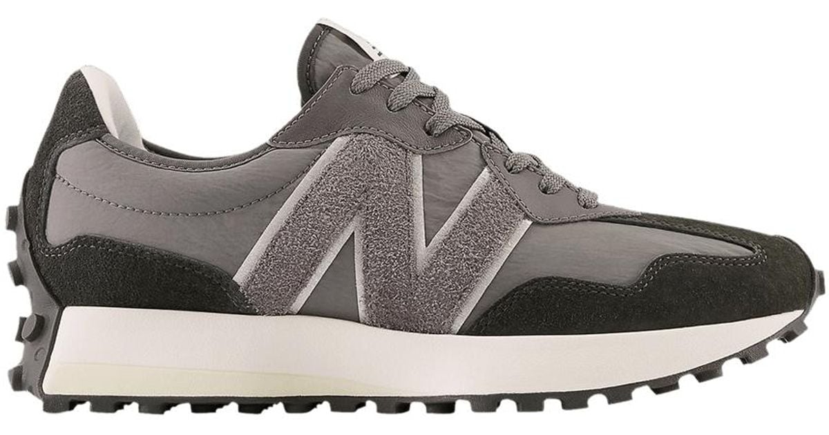 New Balance 327 'blacktop' in Gray Lyst