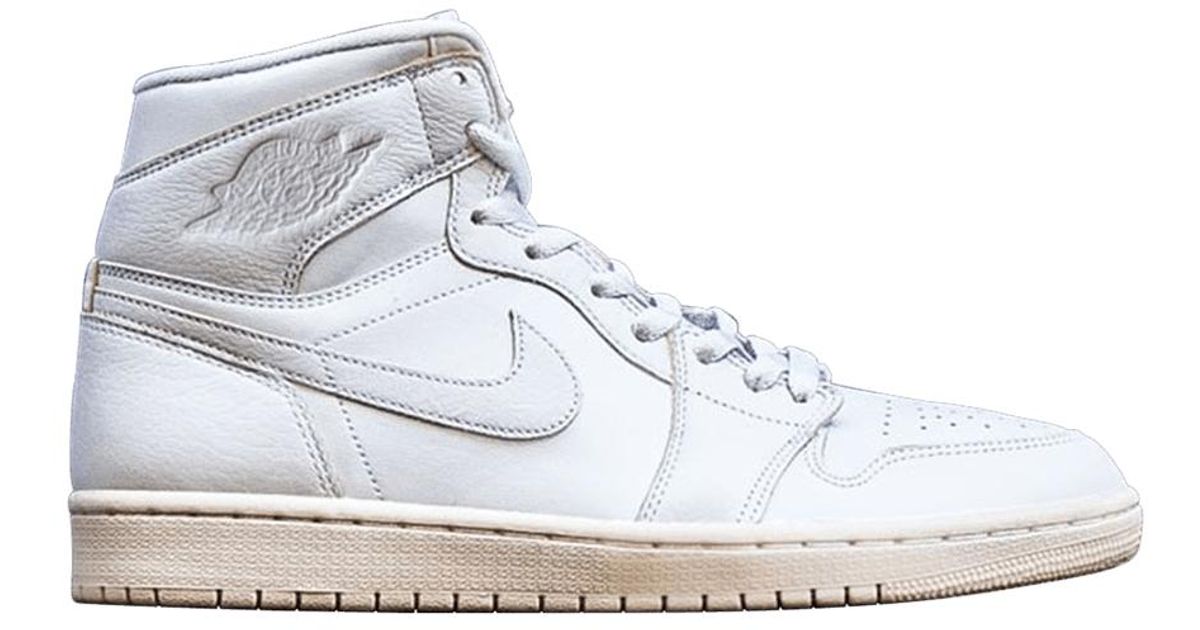 nike white sneakers with brown sole