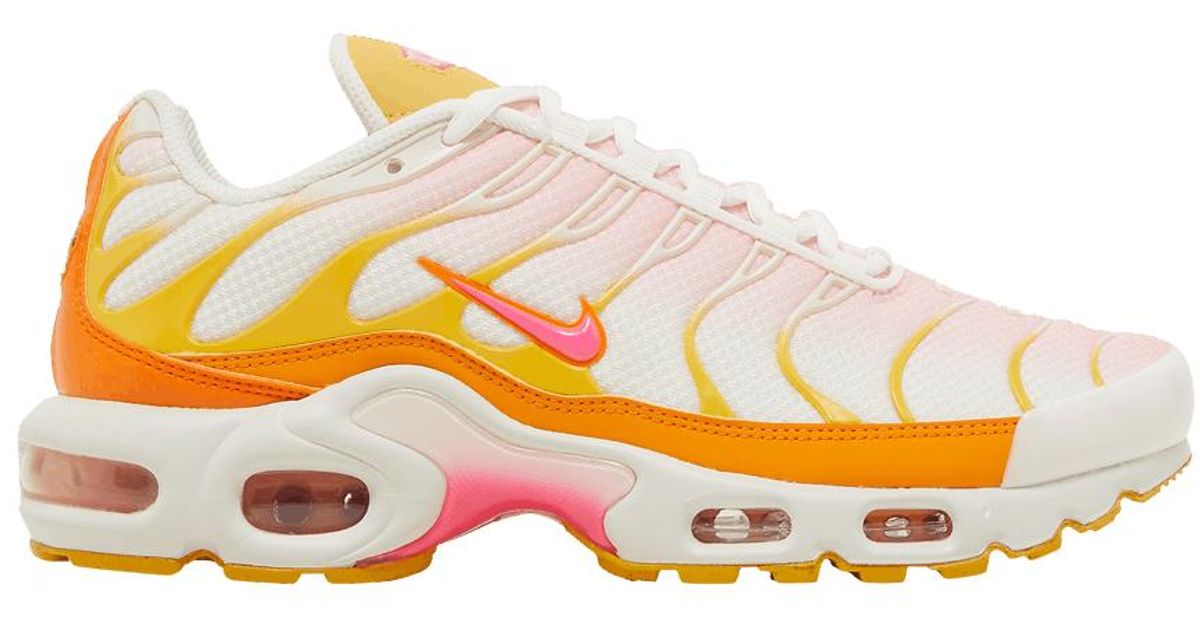pink and white air max plus