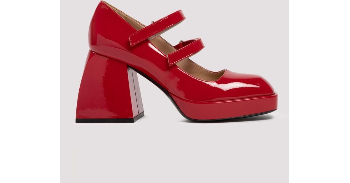 Chunky outlet heel pumps